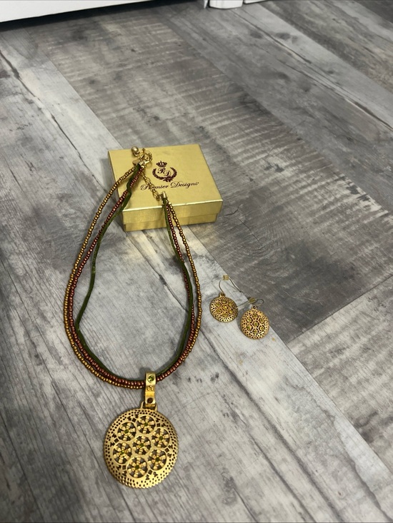 Premier Designs Jewelry - Premier Designs Bamboo Filigree Pendant Necklace with Green Accents